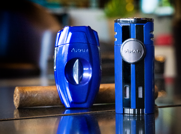 PROMO Combo Xikar® V-cut and HP4 Quad Jet Torch Lighte. For a limited time only